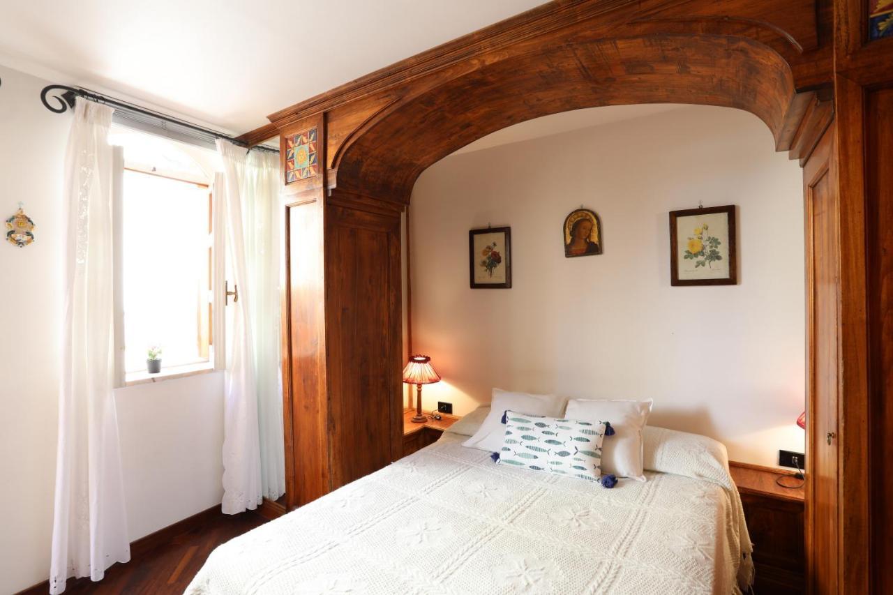 Porta Catania & Duomo Cozy Apartment タオルミーナ エクステリア 写真